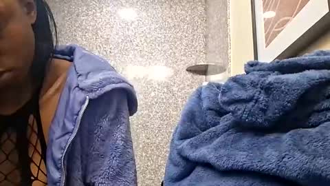 Snapshot of luvbug555 chatting on 11-28-25, 12:19 luvbug555 online show from 11-28-25, 12:19