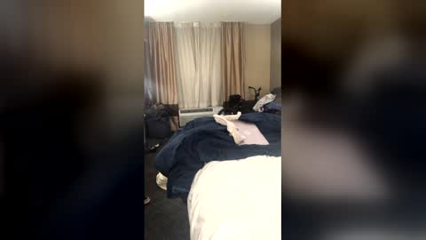 Snapshot of luvbug555 chatting on 12-21-25, 04:30 luvbug555 online show from 12-21-25, 04:30