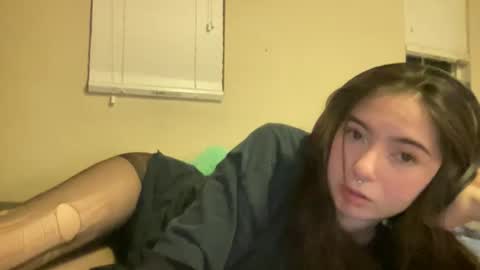 Snapshot of luvrxstarx chatting on 12-03-25, 01:35 luvrxstarx online show from 12-03-25, 01:35