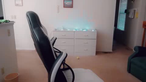 Britney online show from 11-06-25, 05:47