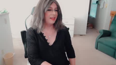 Britney online show from 11-18-25, 08:46