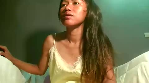 Bee Bee online show from 05-12-26, 02:41