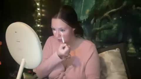 Snapshot of luvvvmia chatting on 10-19-25, 05:13 luvvvmia online show from 10-19-25, 05:13