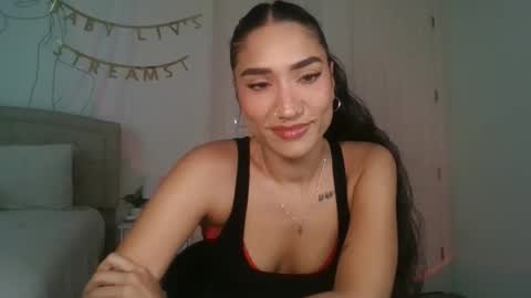 Snapshot of luvvvxliv chatting on 11-22-25, 10:20 Liv 3 online show from 11-22-25, 10:20