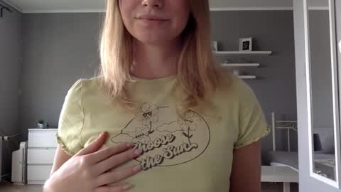 Millie online show from 09-10-25, 02:17