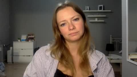 Snapshot of lux_millie chatting on 12-22-25, 11:02 Millie online show from 12-22-25, 11:02