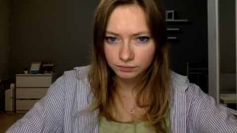 Snapshot of lux_millie chatting on 01-12-26, 10:04 Millie online show from 01-12-26, 10:04