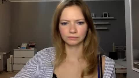 Snapshot of lux_millie chatting on 02-10-26, 10:25 Millie online show from 02-10-26, 10:25