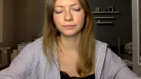 Snapshot of lux_millie chatting on 03-03-26, 09:53 Millie online show from 03-03-26, 09:53