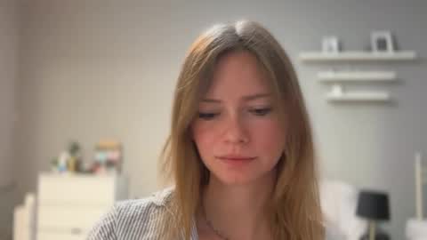 Snapshot of lux_millie chatting on 06-04-26, 08:48 Millie online show from 06-04-26, 08:48