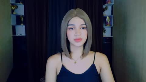 Snapshot of lux_white chatting on 05-05-26, 03:03 queen lux online show from 05-05-26, 03:03