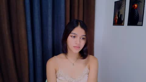 Snapshot of lux_white chatting on 06-24-26, 09:30 queen lux online show from 06-24-26, 09:30