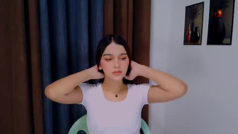 Snapshot of lux_white chatting on 06-26-26, 09:46 queen lux online show from 06-26-26, 09:46