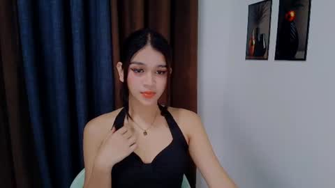 Snapshot of lux_white chatting on 07-13-26, 10:12 queen lux online show from 07-13-26, 10:12