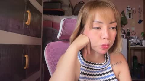Snapshot of luxe_kiss chatting on 06-30-26, 11:00 Glamour online show from 06-30-26, 11:00