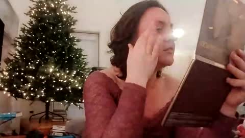 Snapshot of luxeysparkle chatting on 12-06-24, 11:57 Luxey Sparkle online show from 12-06-24, 11:57