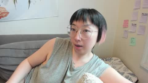 Snapshot of luxgray chatting on 01-10-26, 04:42 LuxGray online show from 01-10-26, 04:42