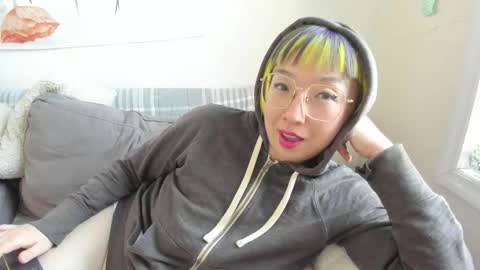 Snapshot of luxgray chatting on 02-16-26, 08:05 LuxGray online show from 02-16-26, 08:05