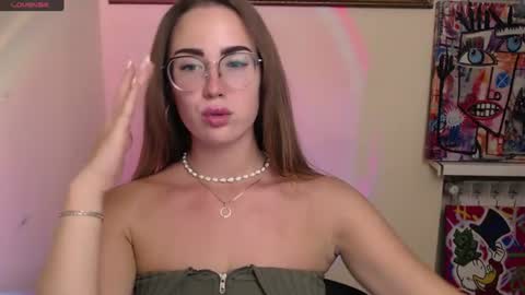 Snapshot of luxie_queen chatting on 06-26-26, 12:31 Katie online show from 06-26-26, 12:31