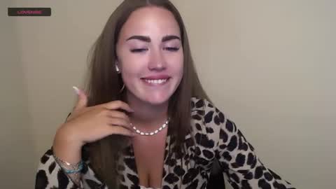 Snapshot of luxie_queen chatting on 07-21-26, 12:18 Katie online show from 07-21-26, 12:18