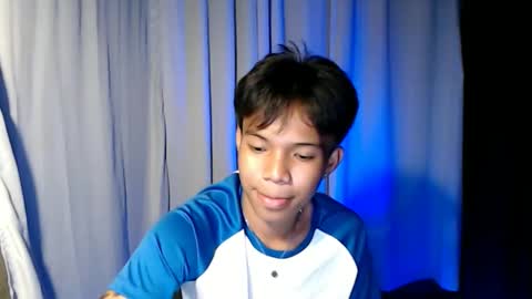 Snapshot of luxirfy_xx chatting on 04-23-26, 07:49 luxirfy online show from 04-23-26, 07:49