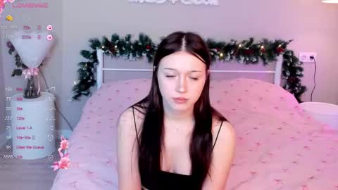 Snapshot of luxmeltmoon chatting on 12-21-25, 05:03 Selena online show from 12-21-25, 05:03