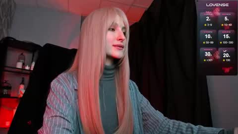 Snapshot of luxrayi chatting on 10-21-25, 09:37 Ray online show from 10-21-25, 09:37