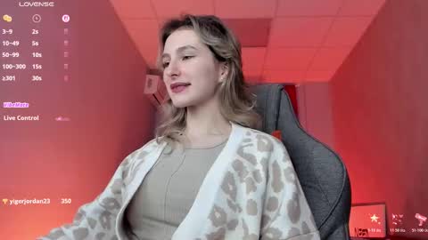 Snapshot of luxrayi chatting on 11-07-25, 04:01 Ray online show from 11-07-25, 04:01