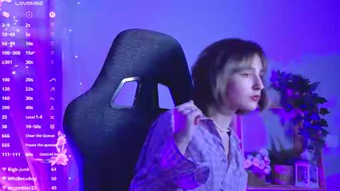 Snapshot of luxrayi chatting on 02-15-26, 11:30 Ray online show from 02-15-26, 11:30