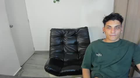 Snapshot of luxrx chatting on 05-11-26, 06:27 luxrx online show from 05-11-26, 06:27