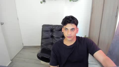 Snapshot of luxrx chatting on 05-12-26, 05:54 luxrx online show from 05-12-26, 05:54