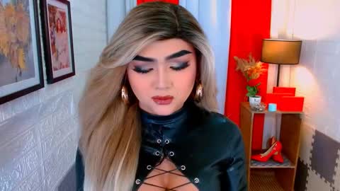 Snapshot of luxsasha chatting on 01-15-26, 06:22 Sasha Blaire online show from 01-15-26, 06:22