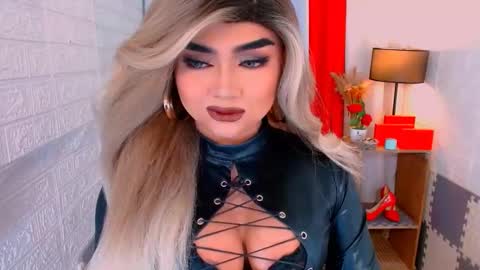 Snapshot of luxsasha chatting on 02-02-26, 11:09 Sasha Blaire online show from 02-02-26, 11:09