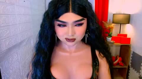 Snapshot of luxsasha chatting on 02-10-26, 08:24 Sasha Blaire online show from 02-10-26, 08:24