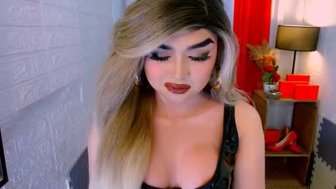 Snapshot of luxsasha chatting on 02-20-26, 08:05 Sasha Blaire online show from 02-20-26, 08:05