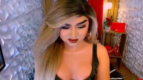 Snapshot of luxsasha chatting on 03-11-26, 04:13 Sasha Blaire online show from 03-11-26, 04:13