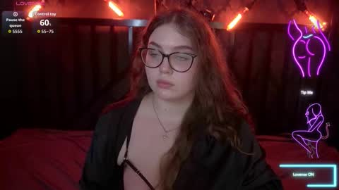 Snapshot of luxsopphia_ chatting on 10-10-25, 01:43 luxsopphia_ online show from 10-10-25, 01:43