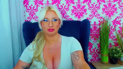 Luxuriaa online show from 12-30-24, 06:05