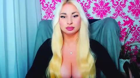 Snapshot of luxuriaaa chatting on 05-18-26, 07:20 Luxuriaa online show from 05-18-26, 07:20