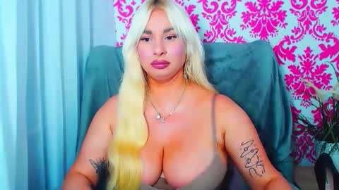 Snapshot of luxuriaaa chatting on 05-20-26, 07:53 Luxuriaa online show from 05-20-26, 07:53