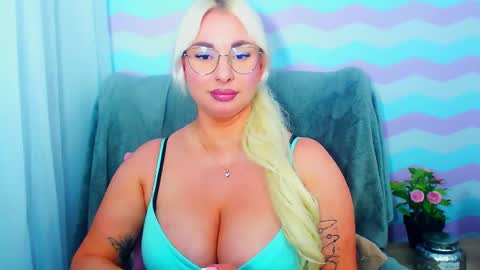 Snapshot of luxuriaaa chatting on 06-11-26, 07:34 Luxuriaa online show from 06-11-26, 07:34