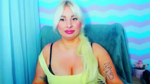 Snapshot of luxuriaaa chatting on 06-16-26, 07:27 Luxuriaa online show from 06-16-26, 07:27