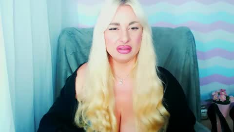 Snapshot of luxuriaaa chatting on 07-05-26, 07:32 Luxuriaa online show from 07-05-26, 07:32