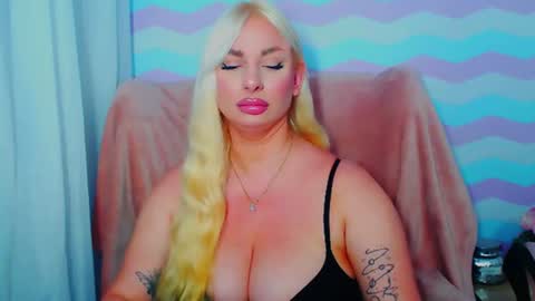 Snapshot of luxuriaaa chatting on 07-20-26, 07:49 Luxuriaa online show from 07-20-26, 07:49