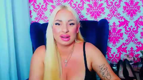 Snapshot of luxuriaaa chatting on 07-27-26, 07:21 Luxuriaa online show from 07-27-26, 07:21