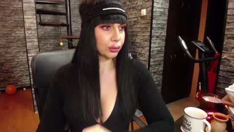 Snapshot of luxurymistress chatting on 12-05-24, 07:17 Spoiled dominant mindfucker mistress MakeupartistNail ArtistFitness and Yoga lover online show from 12-05-24, 07:17