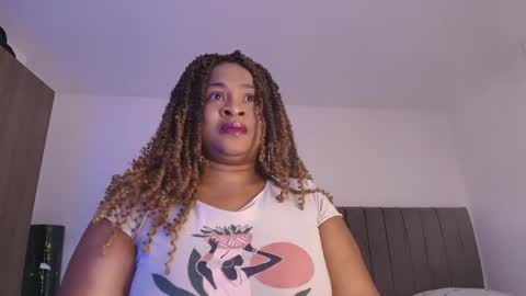 Snapshot of luxy_benet chatting on 06-07-26, 09:35 Big Benet online show from 06-07-26, 09:35