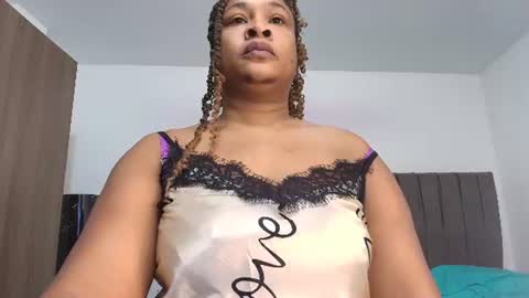 Snapshot of luxy_benet chatting on 06-15-26, 12:07 Big Benet online show from 06-15-26, 12:07