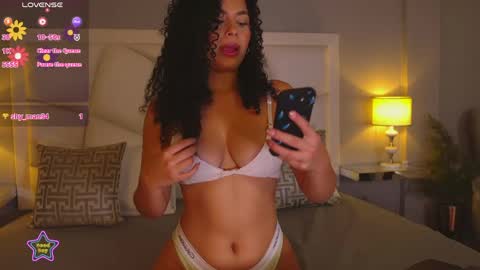 Snapshot of luxylux_ chatting on 05-27-26, 06:16 Luxy Lux online show from 05-27-26, 06:16