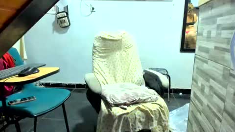 Snapshot of luzamandacastellanos chatting on 06-25-26, 05:12 ruby50 online show from 06-25-26, 05:12